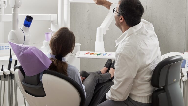 Contratar agente de IA para cl&iacute;nica dental